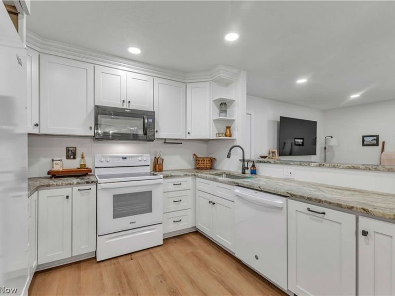 22946 Mastick Road , Unit 202, Fairview Park, OH 44126 Photo 5