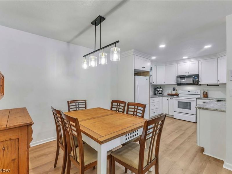 22946 Mastick Road , Unit 202, Fairview Park, OH 44126 Photo 9