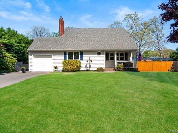 225 Walker Avenue , East Patchogue, NY 11772
