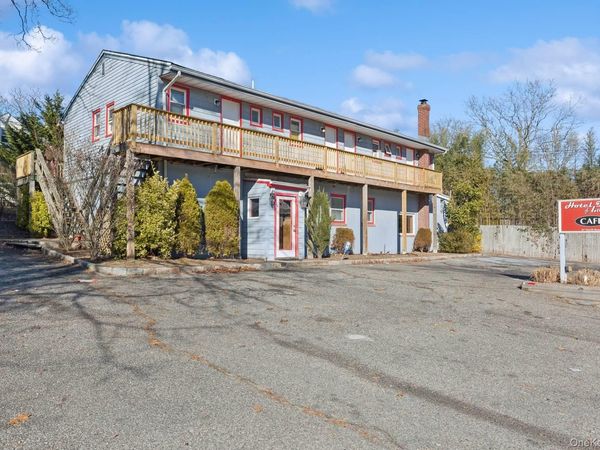 87 North Road , Hampton Bays, NY 11946