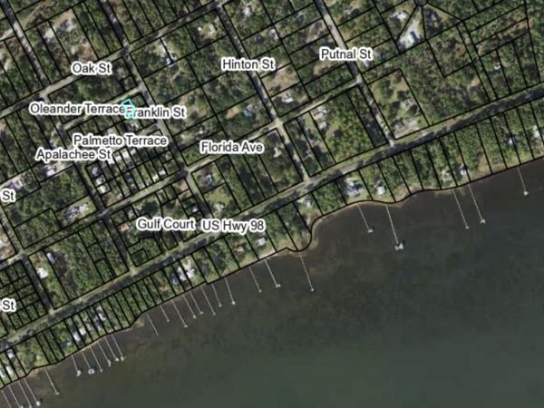2528 Oleander Terrace , Carrabelle, FL 32322