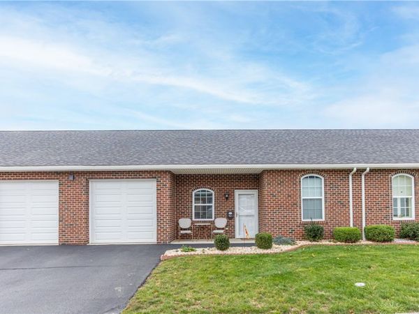 906 Valentina Ln, Unit 65, Lower Burrell, PA 15068