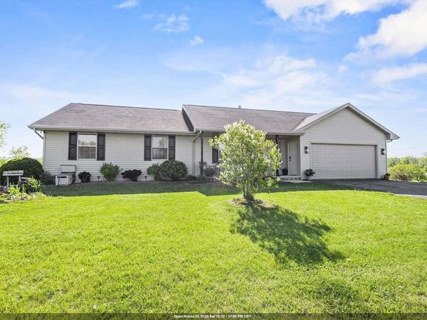 838 POPPY LANE, Little Suamico, WI 54141