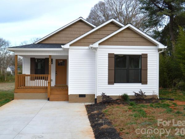 620 W Bell Street , Statesville, NC 28677