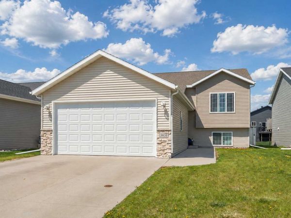 3831 32nd Street S, Moorhead, MN 56560