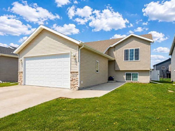 3831 32nd Street S, Moorhead, MN 56560