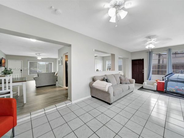 5380 SW 11th St , Margate, FL 33068