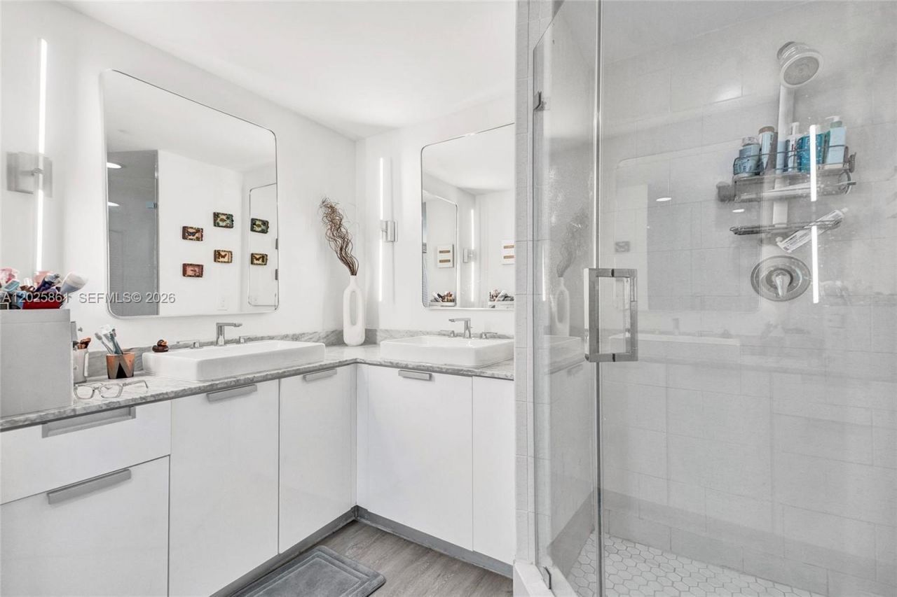 1881 79th St Cswy , Unit 1404, North Bay Village, FL 33141 Photo