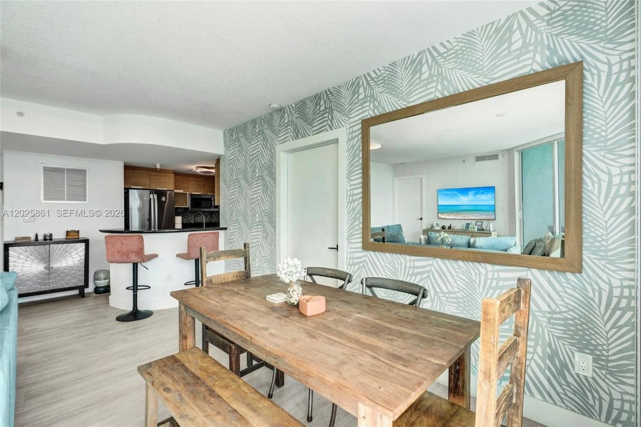 1881 79th St Cswy , Unit 1404, North Bay Village, FL 33141 Photo