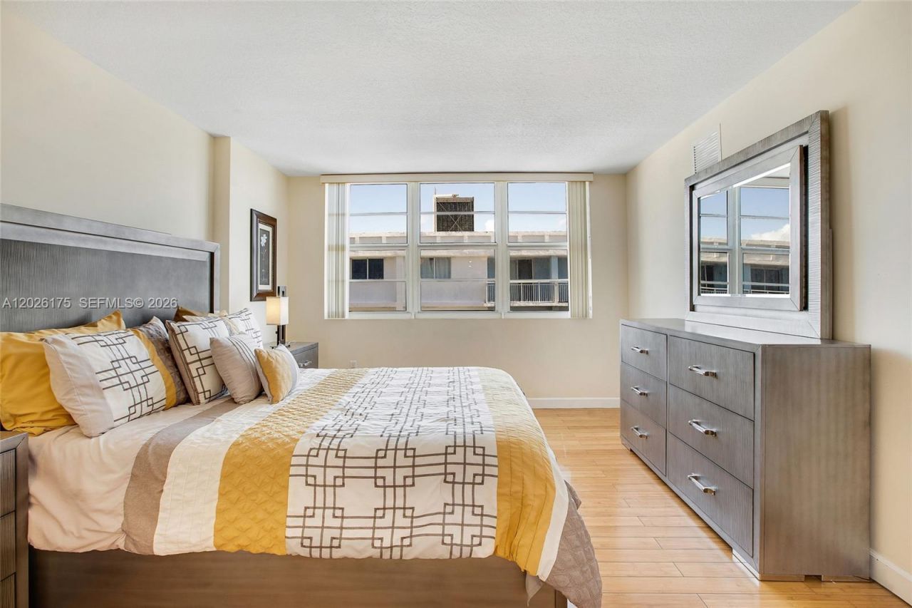 6917 Collins Ave, Unit 1608, Miami Beach, FL 33141 Photo