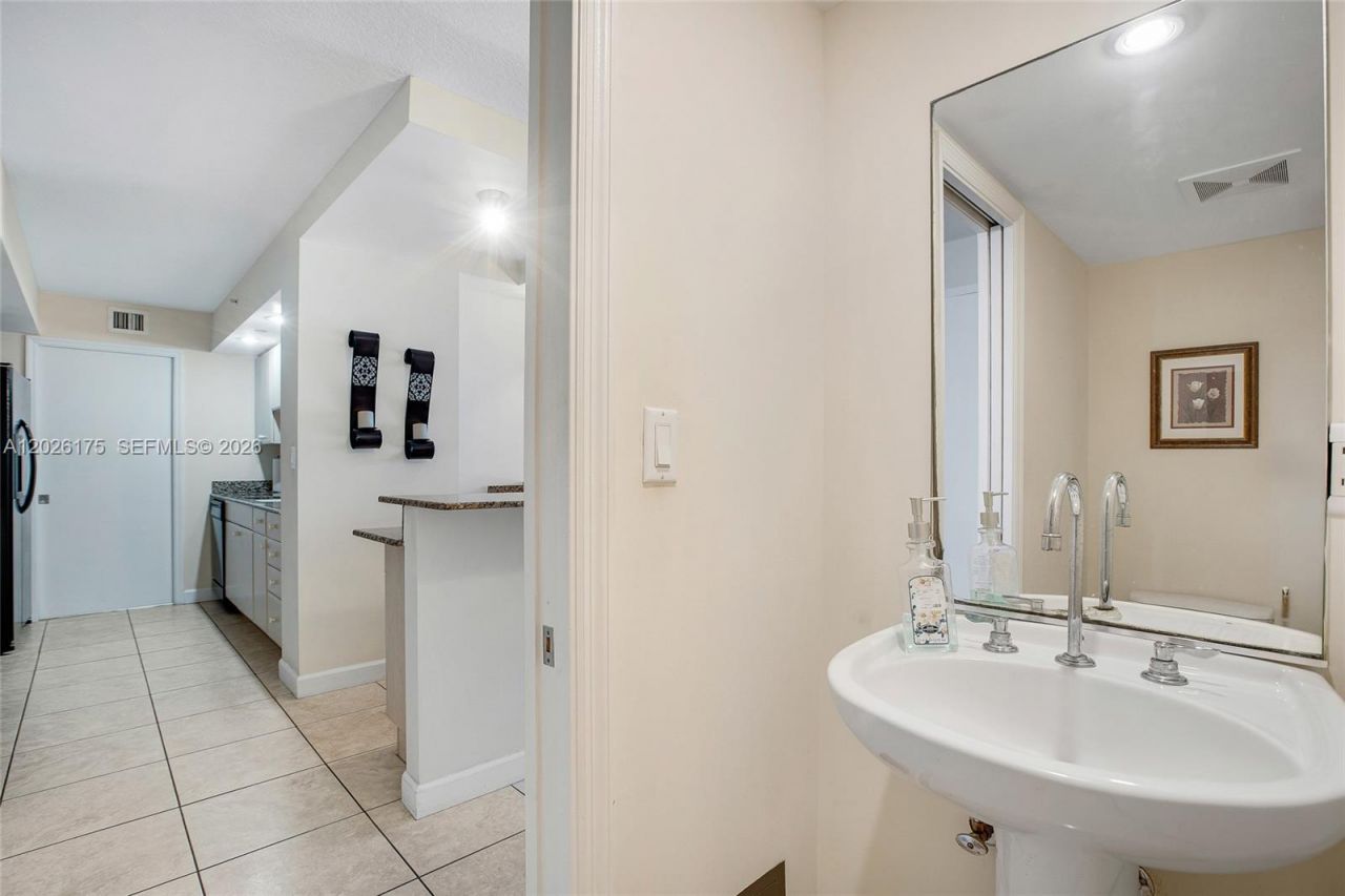 6917 Collins Ave, Unit 1608, Miami Beach, FL 33141 Photo