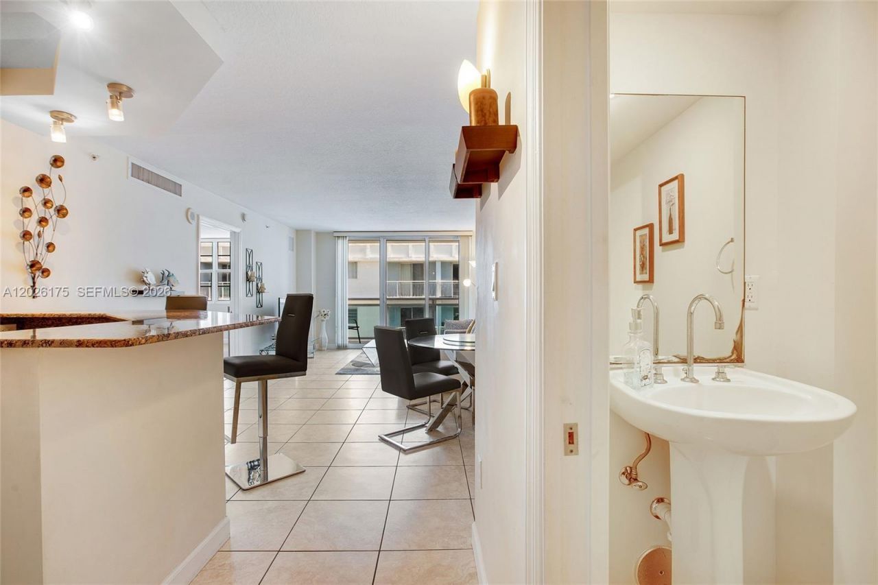 6917 Collins Ave, Unit 1608, Miami Beach, FL 33141 Photo