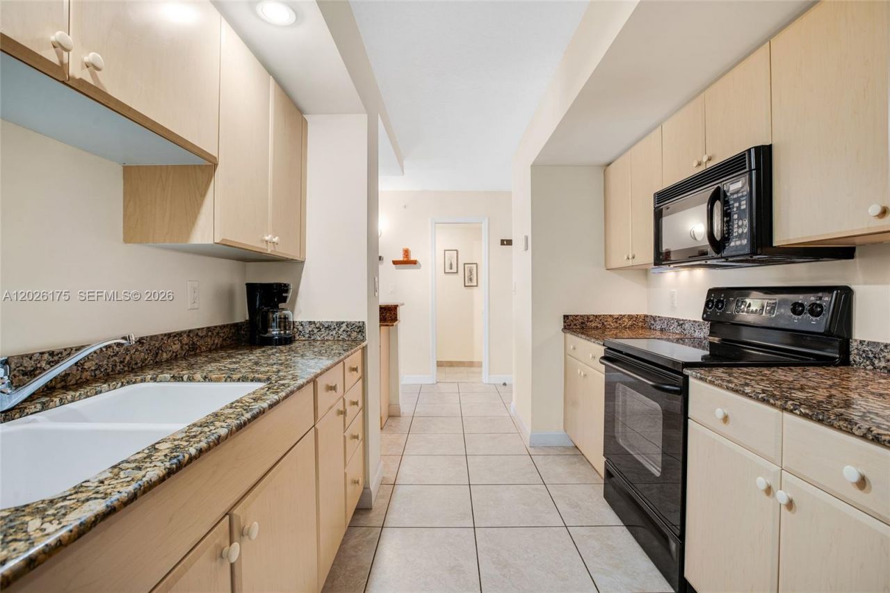 6917 Collins Ave, Unit 1608, Miami Beach, FL 33141 Photo