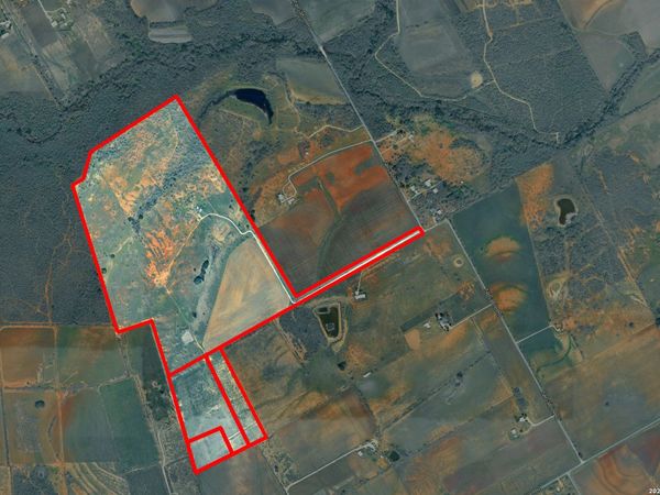 1335 N GABLE RD, St Hedwig, TX 78152