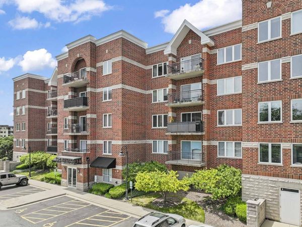 3451 N Carriageway Drive , Unit 202, Arlington Heights, IL 60004