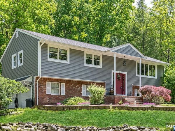 19 Rabbit Run, WEST MILFORD, NJ 07435