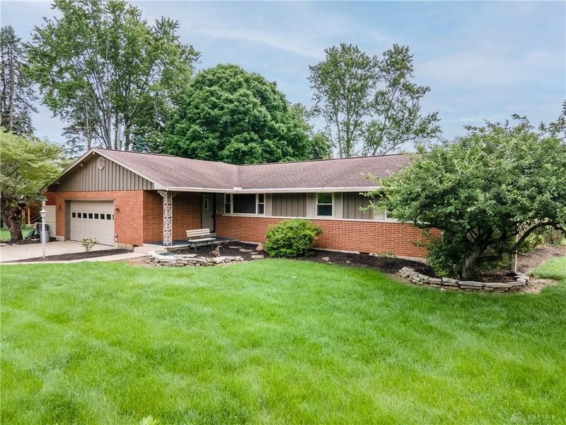 6065 Country Estates Drive, Tipp City, OH 45371 Photo 2