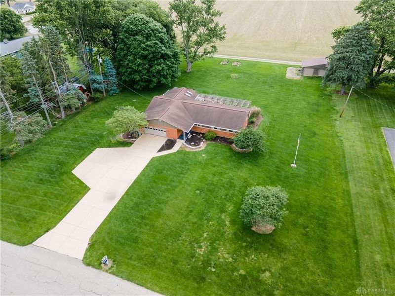 6065 Country Estates Drive, Tipp City, OH 45371 Photo 4