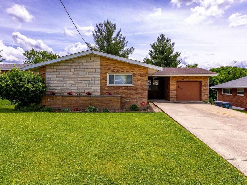 358 Glen Oaks Drive, Delhi Twp, OH 45238 Photo 2