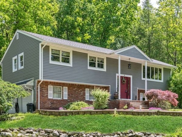 19 Rabbit Run Dr, West Milford, NJ 07435