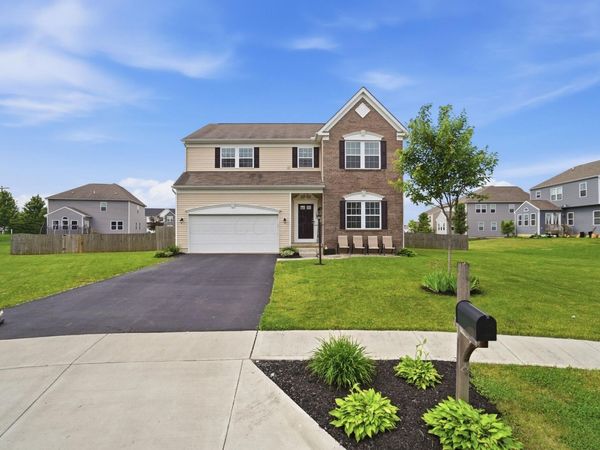 1462 Hoovler Court , Pataskala, OH 43062