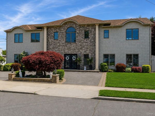 9 Avenue C , Merrick, NY 11566
