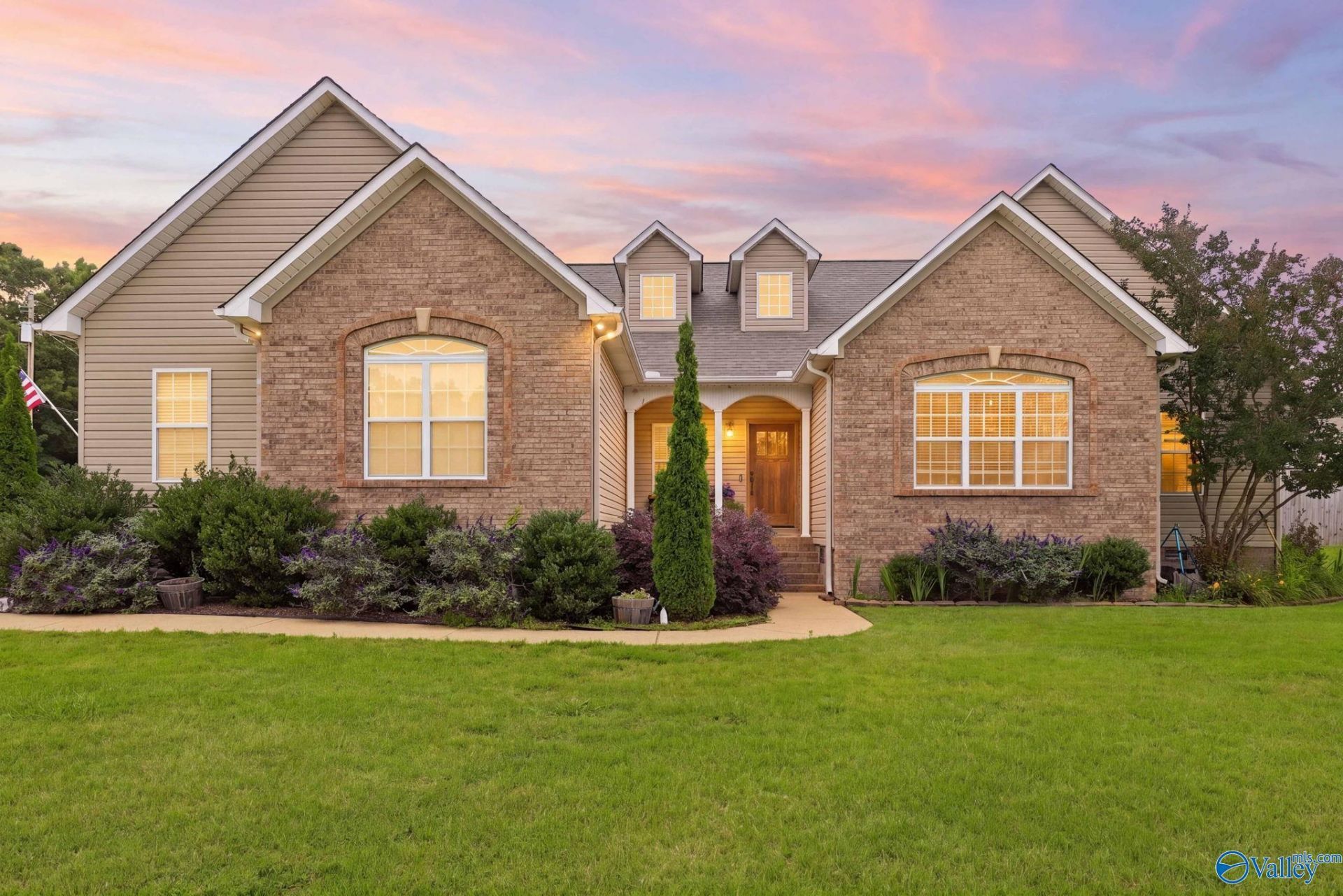 250 Berkshire Lane, Albertville, AL 35950 Main Photo