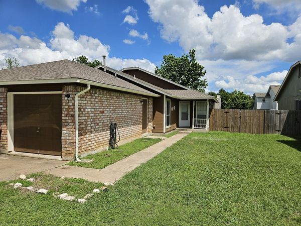 805 Lexington RD, Unit B, Elgin, TX 78621