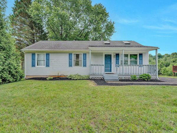 8127 Ashton LN , Roanoke, VA 24019