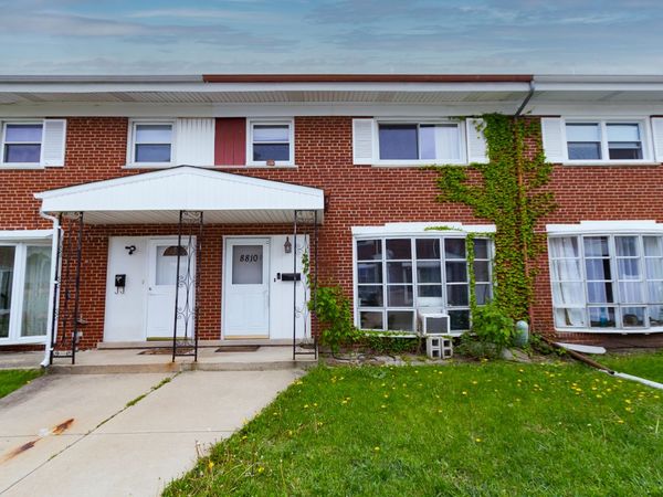 8810 Robin Drive , Unit D, Des Plaines, IL 60016