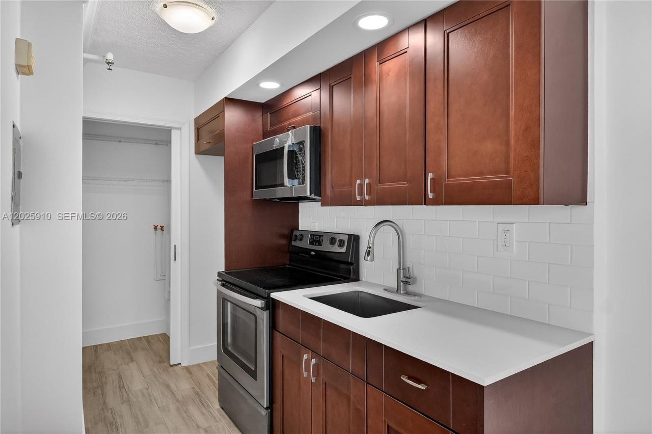 1255 Collins Ave, Unit 504, Miami Beach, FL 33139 Photo