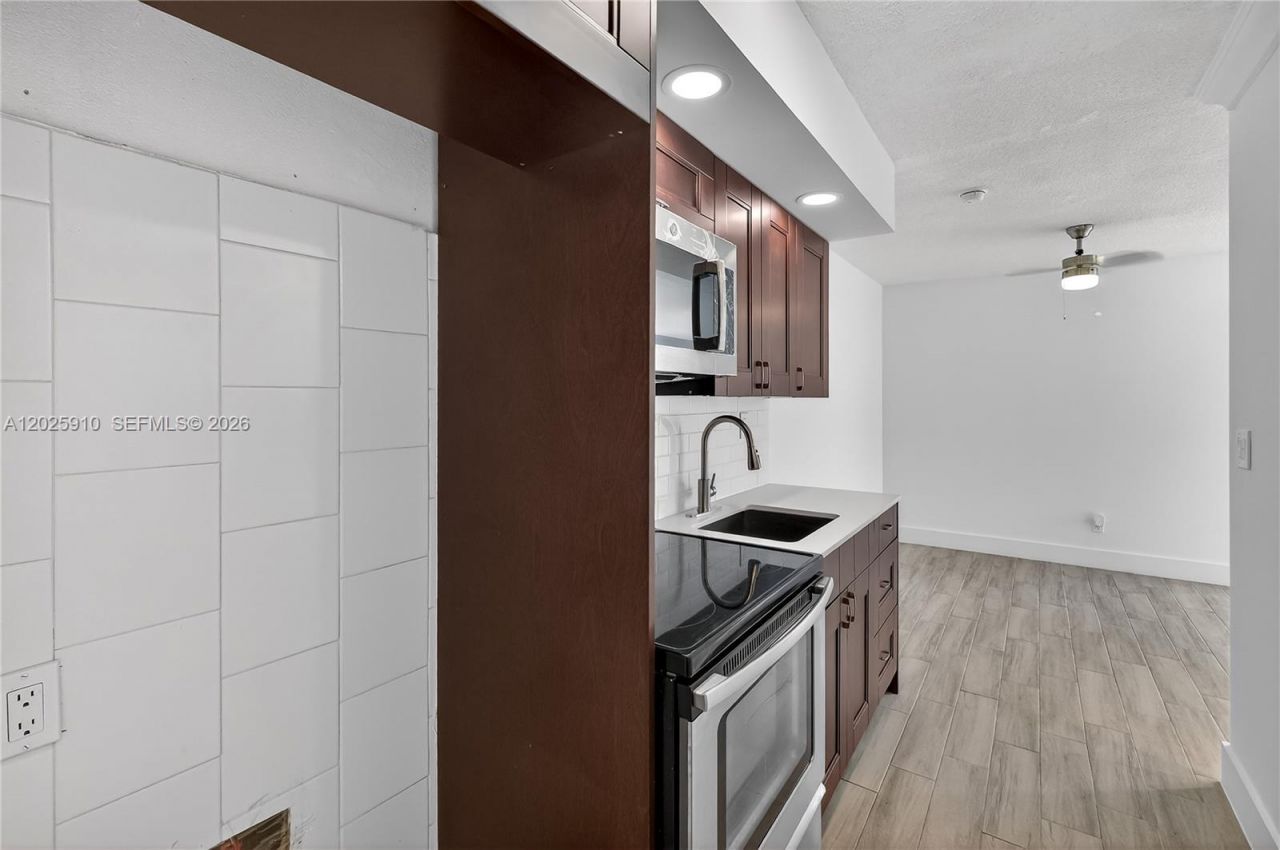 1255 Collins Ave, Unit 504, Miami Beach, FL 33139 Photo