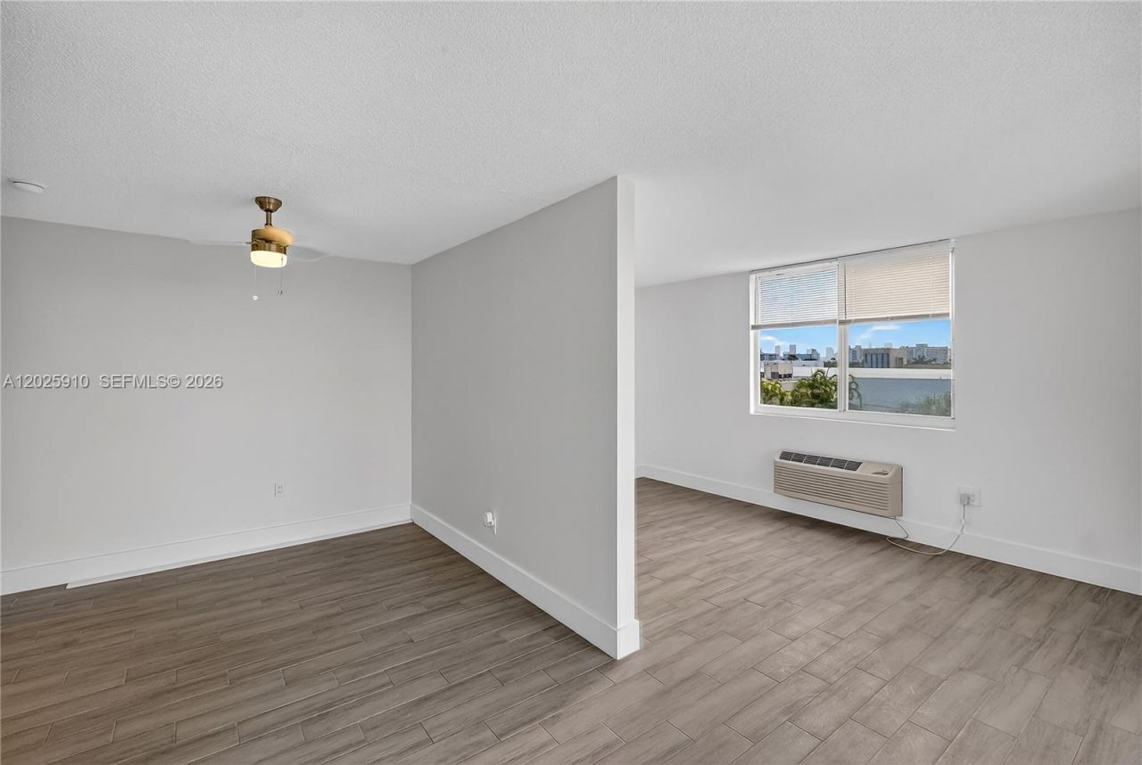 1255 Collins Ave, Unit 504, Miami Beach, FL 33139 Photo