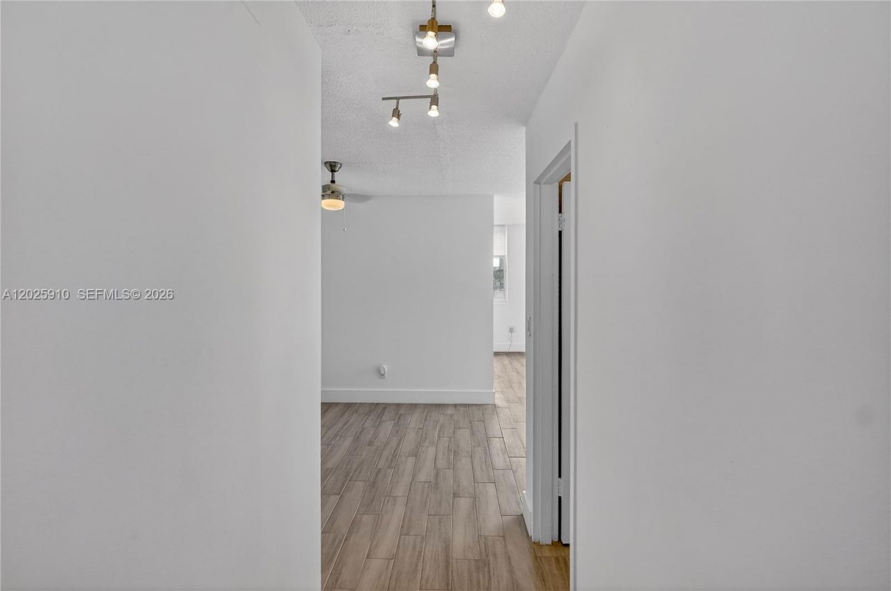 1255 Collins Ave, Unit 504, Miami Beach, FL 33139 Photo