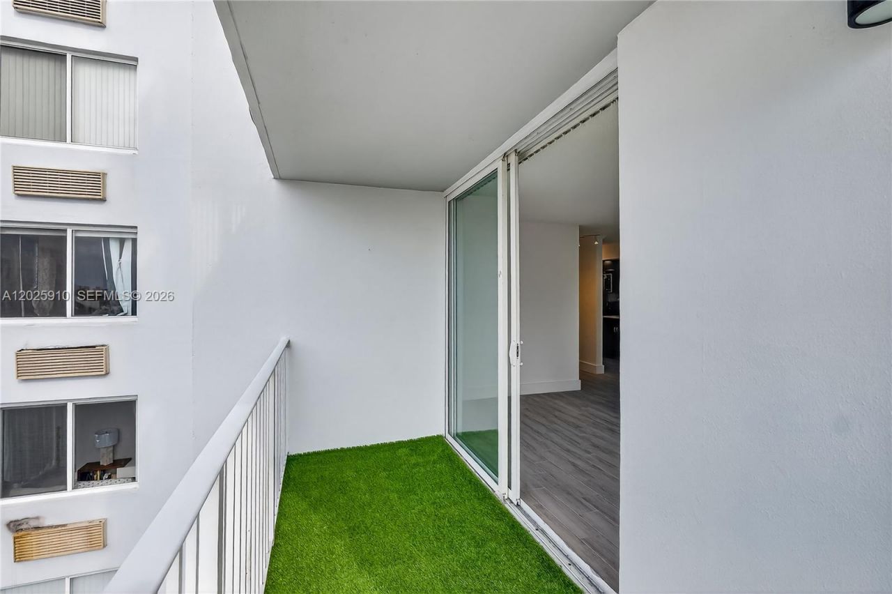 1255 Collins Ave, Unit 504, Miami Beach, FL 33139 Photo