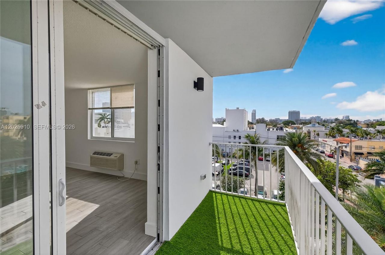 1255 Collins Ave, Unit 504, Miami Beach, FL 33139 Photo