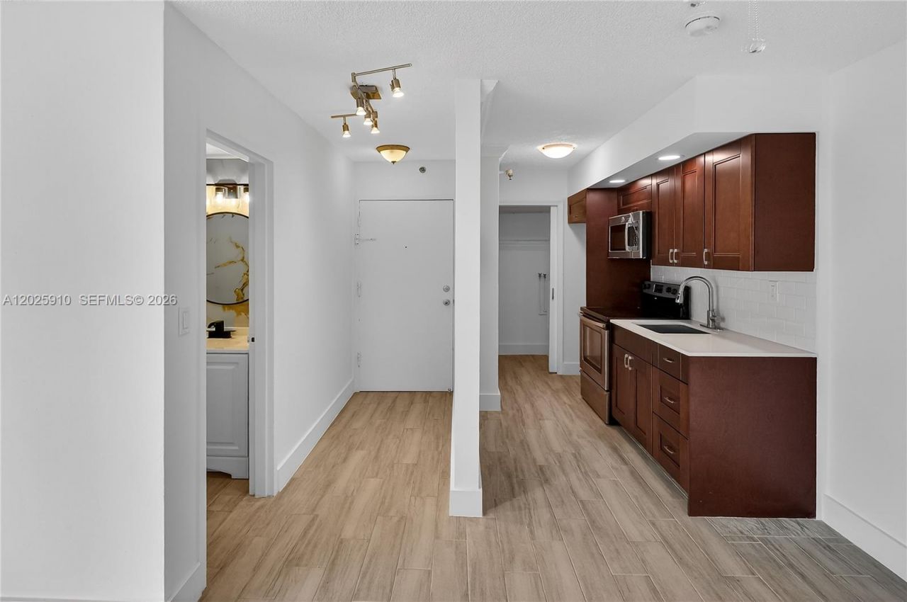 1255 Collins Ave, Unit 504, Miami Beach, FL 33139 Photo