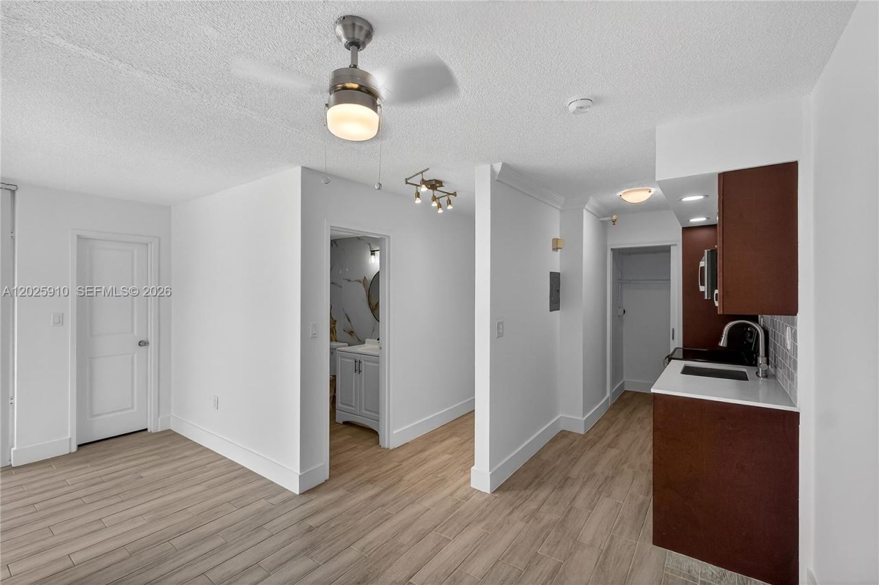 1255 Collins Ave, Unit 504, Miami Beach, FL 33139 Photo