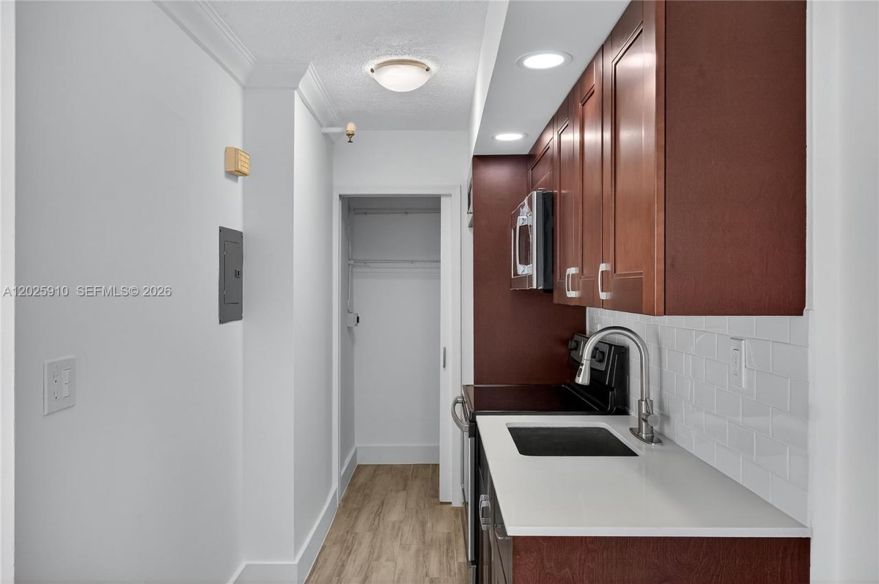 1255 Collins Ave, Unit 504, Miami Beach, FL 33139 Photo