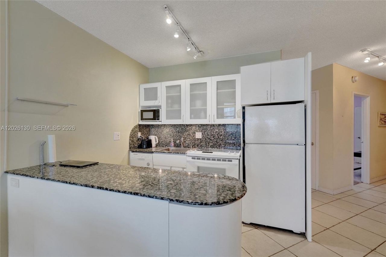 1936 S Ocean Dr , Unit 4C, Hallandale Beach, FL 33009 Photo