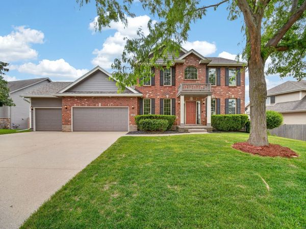 16002 Tanglewood Drive, Urbandale, IA 50323