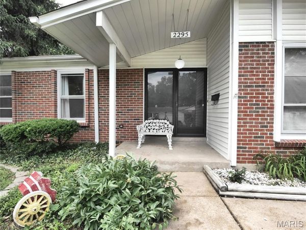 2295 Woodgrass Drive, St Louis, MO 63114