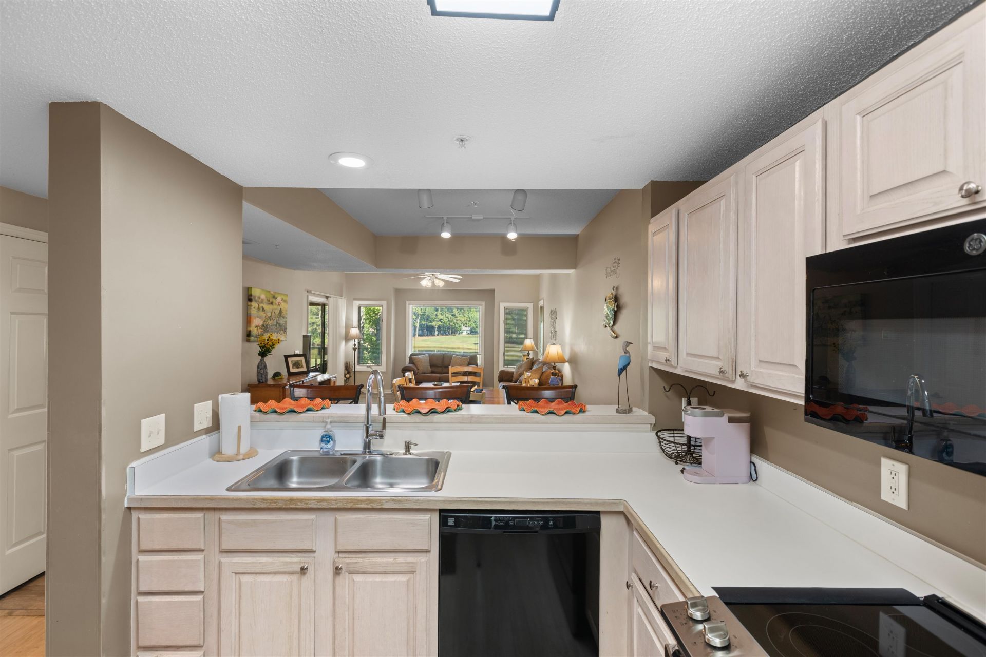 1550 Spinnaker Dr.  Photo 12