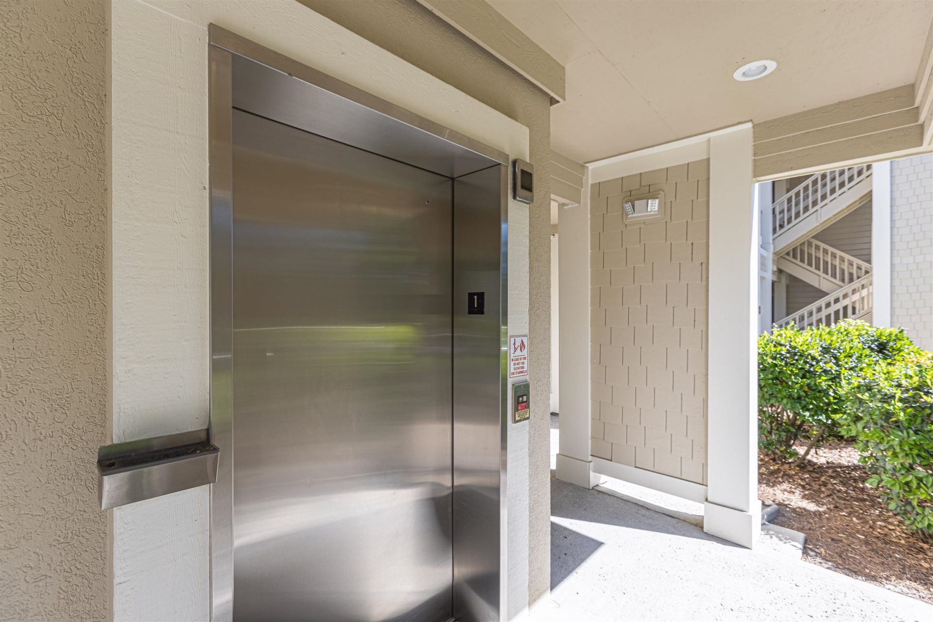 1550 Spinnaker Dr.  Photo 4