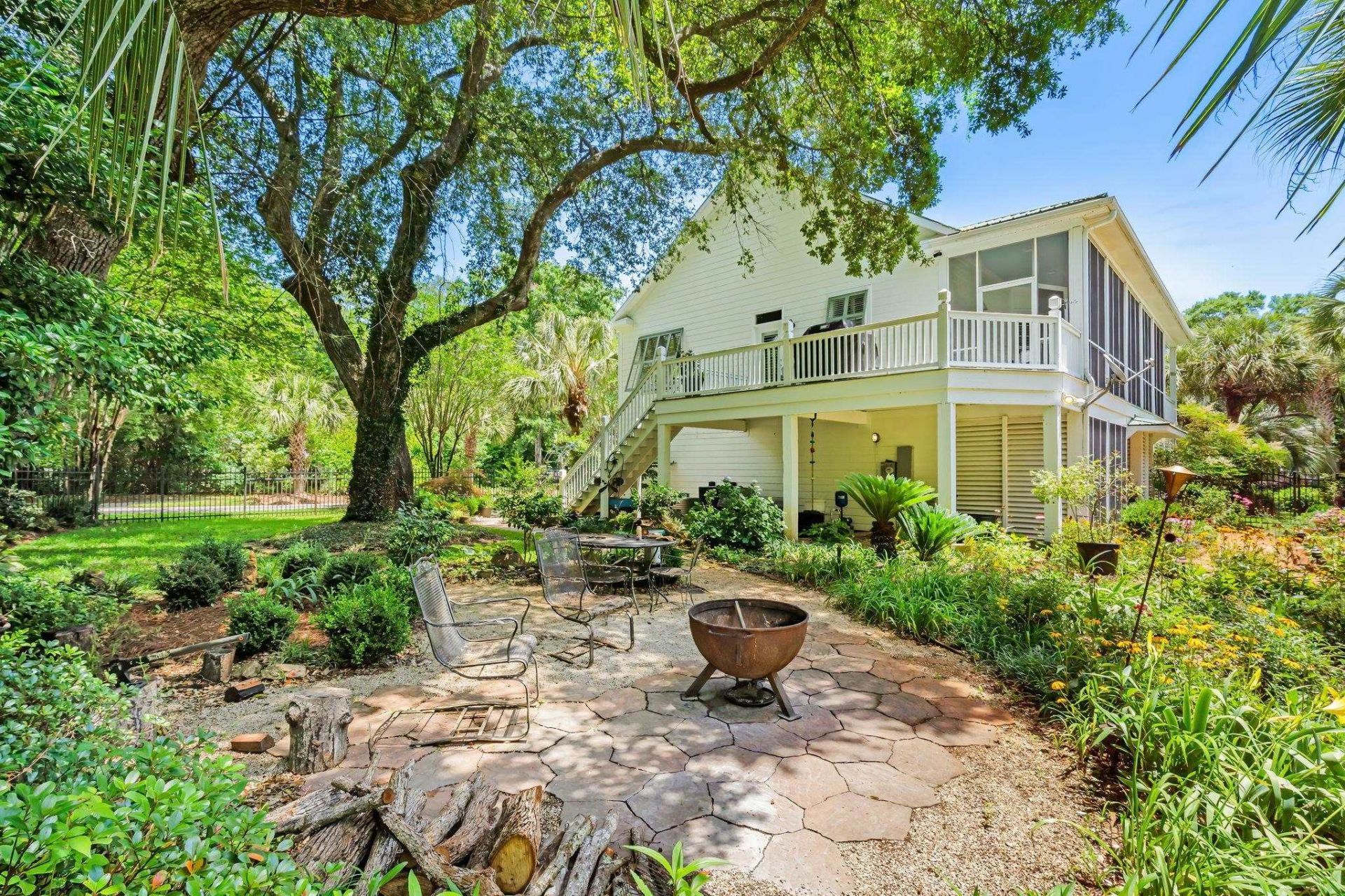 7 Gillette Pl.  Photo 43
