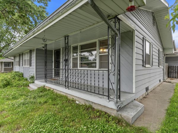 739 E Division Street , Bolivar, MO 65613
