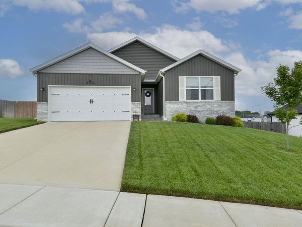405 N Big Horn Road , Nixa, MO 65714