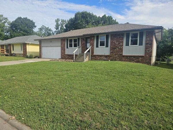 1645 W Swan Street , Springfield, MO 65807