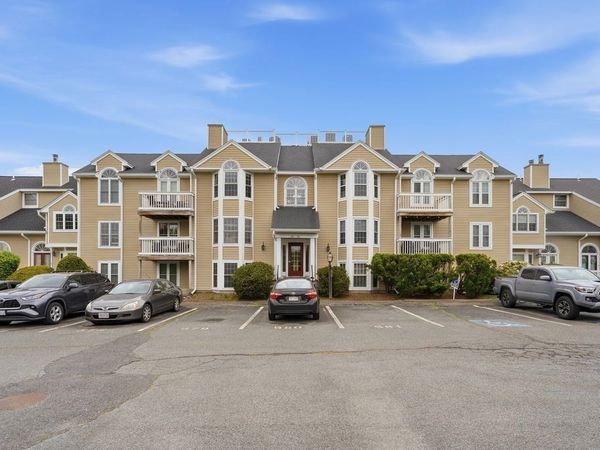 206 Carriage Ln, Unit 206, Taunton, MA 02780