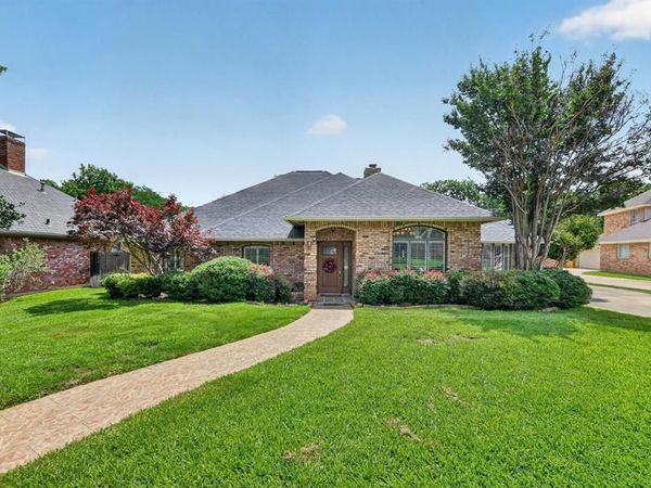 2317 Meandering Way, Arlington, TX 76011